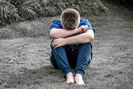 What are the common symptoms of cold sores?