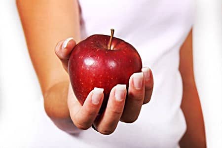 How to Use Apple Cider Vinegar to Dry Up a Cold Sore Faster